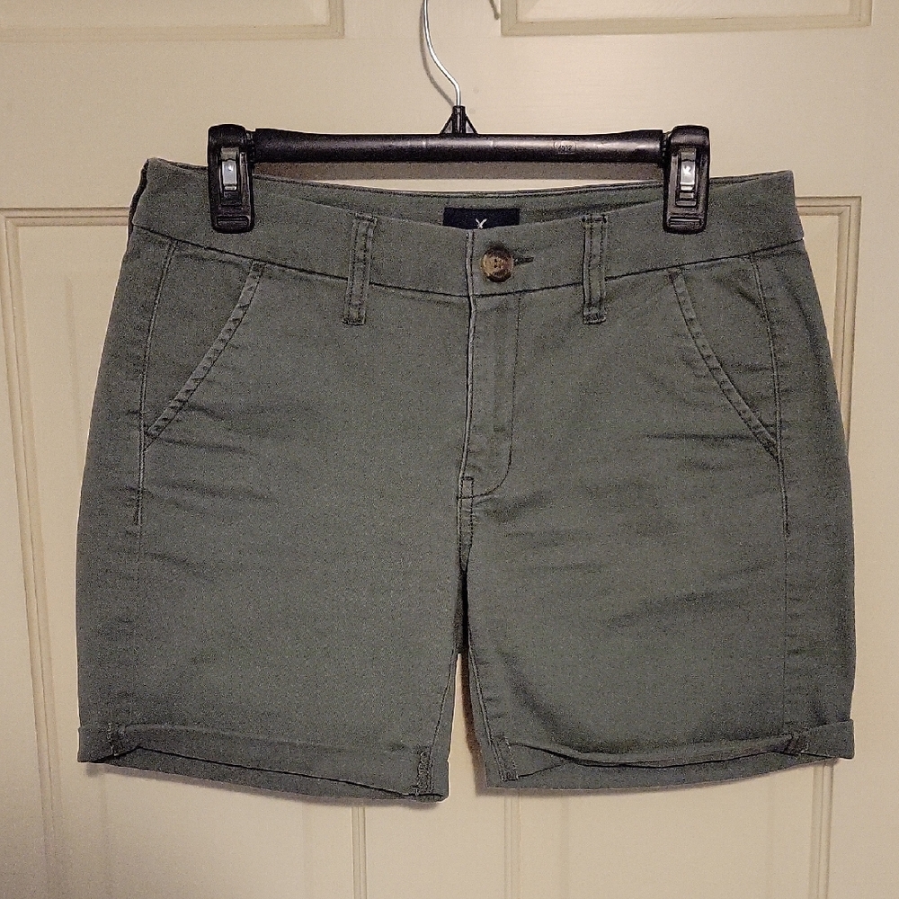 Green Boyfriend Shorts with Classic Design - Size 2 Stretch